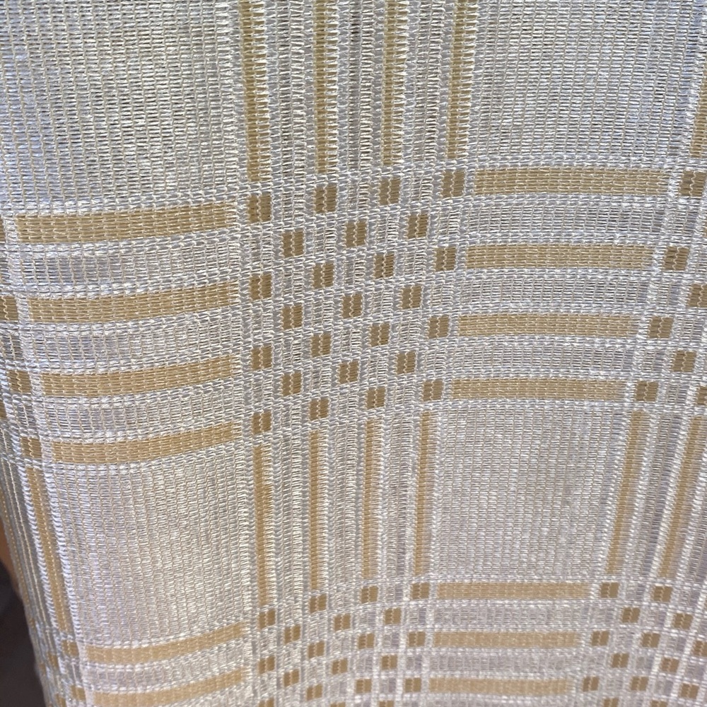 Curtain - Picture 2 of 3